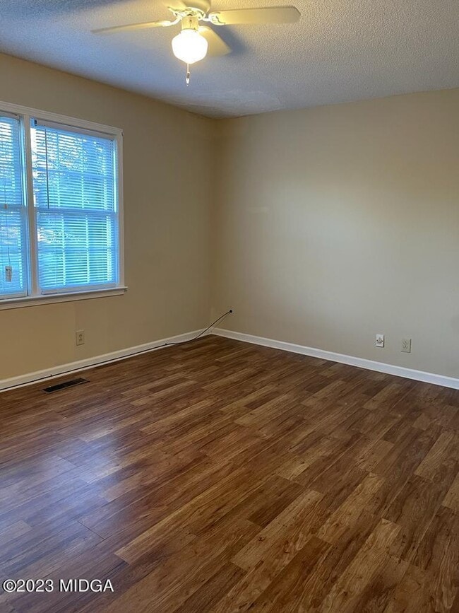 Building Photo - 5161 Nisbet Dr