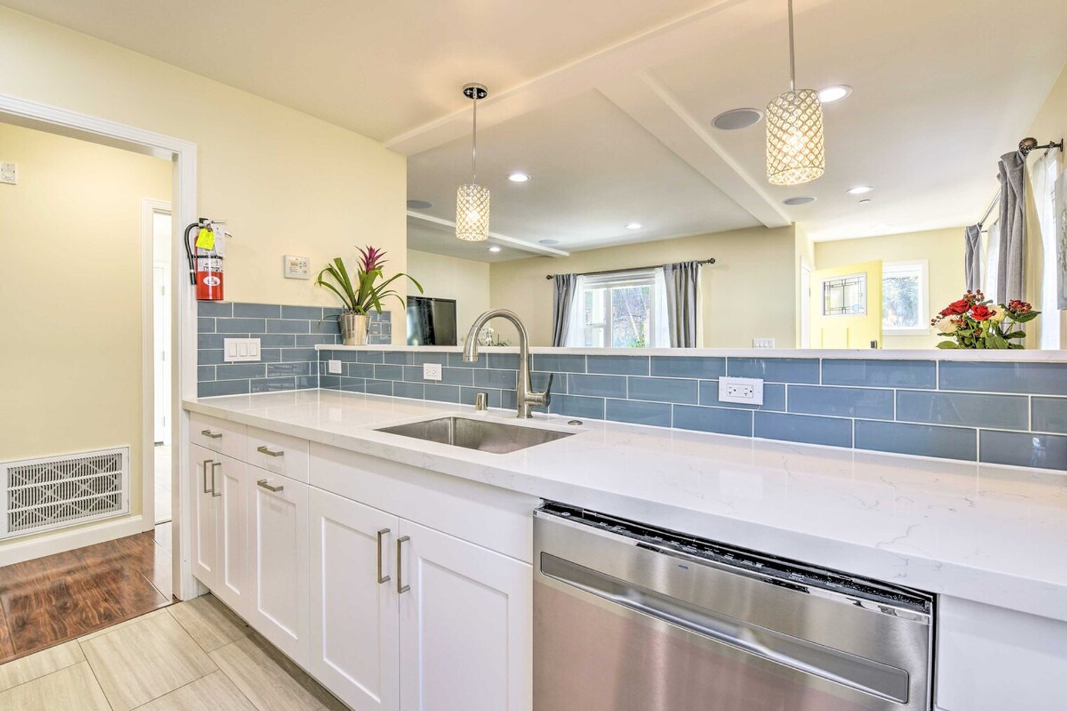 Building Photo - 532 52nd St