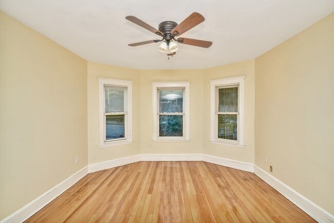 Building Photo - 106 Greenbrier St