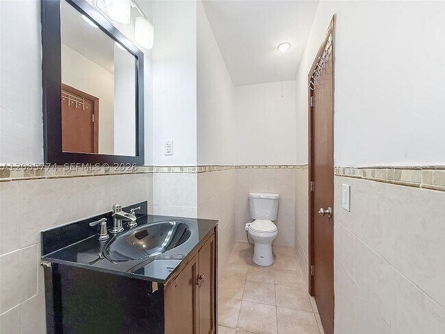 Building Photo - 3128 Coconut Grove Dr