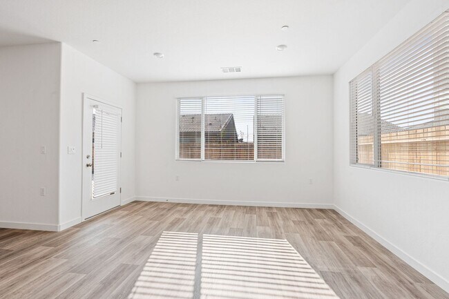 Building Photo - 7237 E Homan Ave
