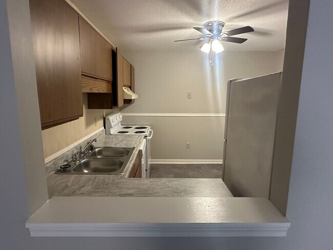 Building Photo - F4 Hillcrest