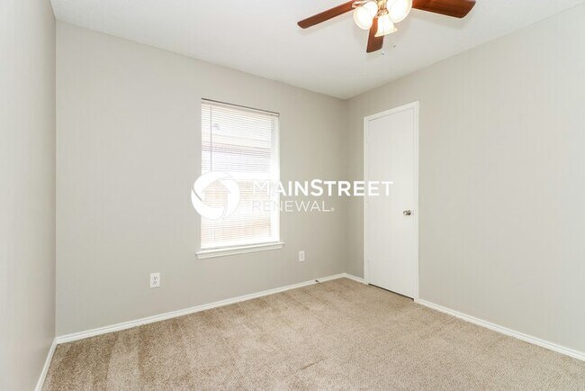 Building Photo - 3 Bedroom Pet-Friendly Home in Fort Worth, TX with Main Street Renewal