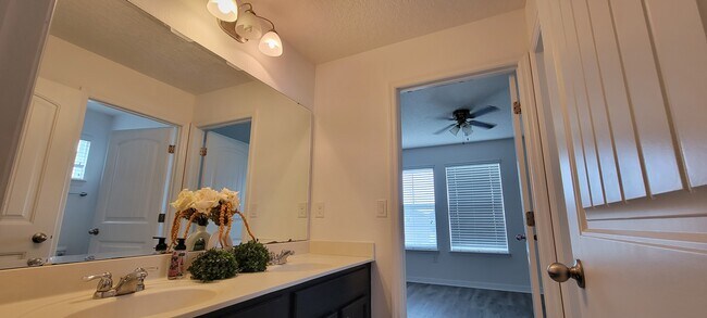 Building Photo - 2391 Beacon Landing Cir