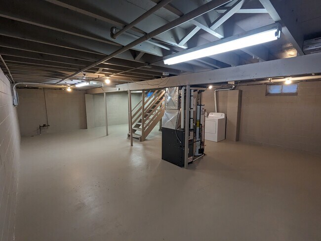 Building Photo - 3911 E Douglas Ave