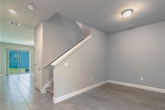 Building Photo - Beautiful 3/2.5 Townhouse in Winter Park