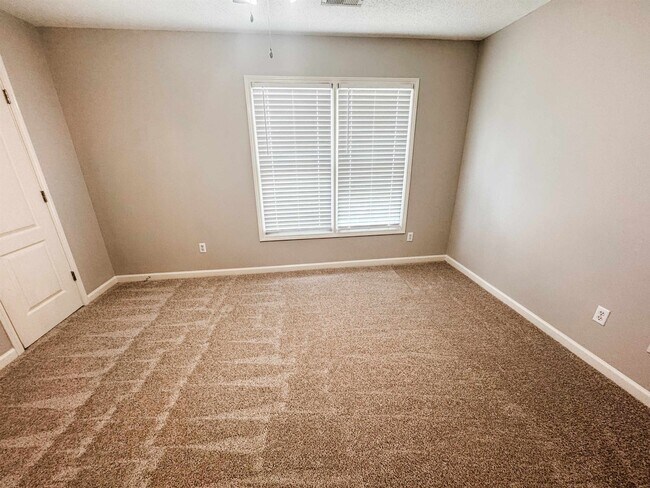 Building Photo - 454 Bowling Brooke Dr