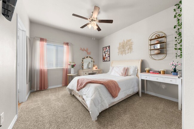 Building Photo - Upscale Living!