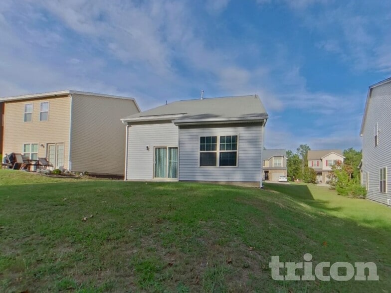 Building Photo - 14 Glenwood Springs Ct