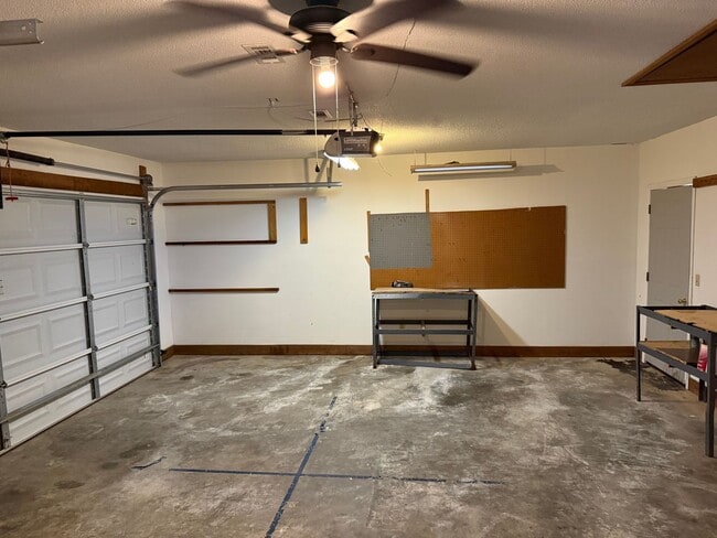 Building Photo - 156 Lakeside Dr