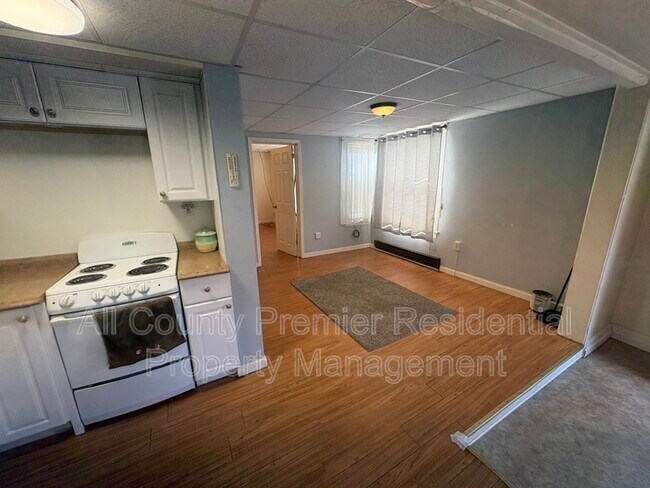 Building Photo - 4 Henshaw Ct