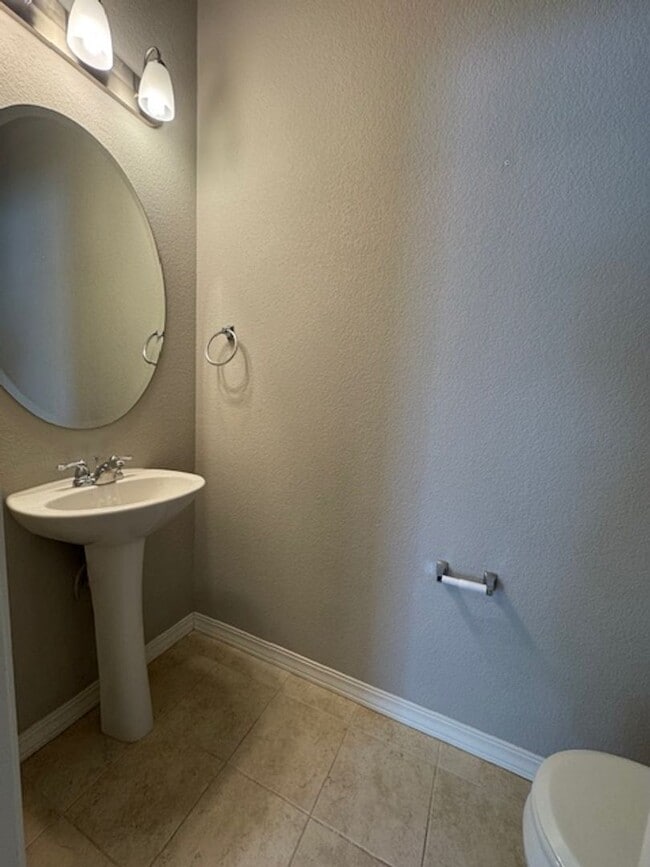 Building Photo - Nearly New 3-Bedroom Home in Beautiful Mon...
