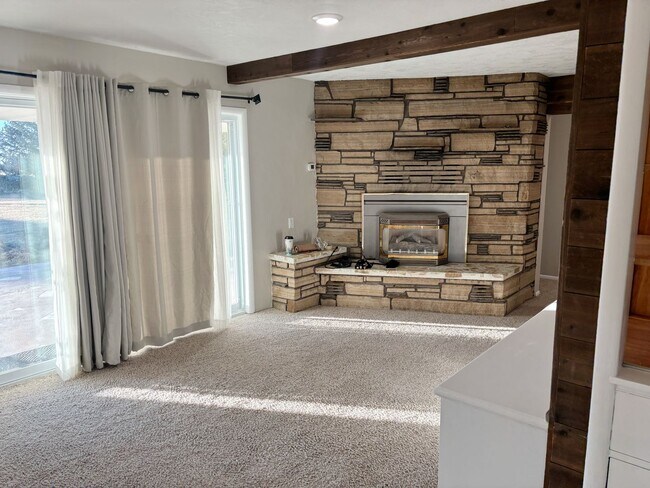 Building Photo - Spacious 6 Bed / 3 Bath Home in Rigby!