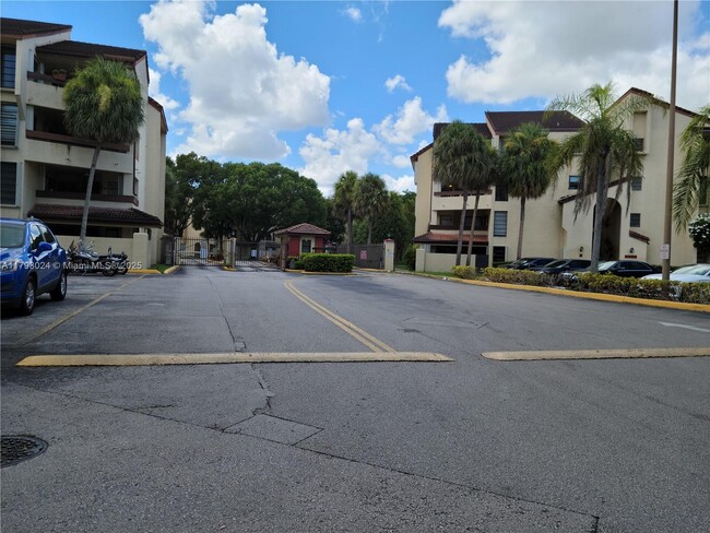 Building Photo - 8860 SW 123rd Ct