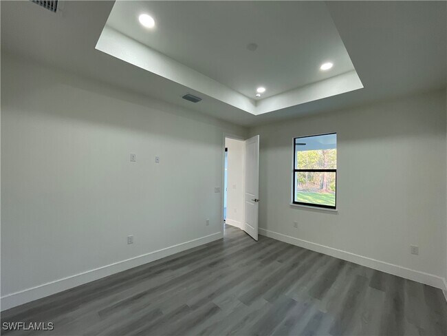 Building Photo - 829 Gillian Ave