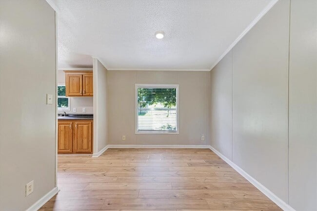 Building Photo - 1005 Monte Vista Dr