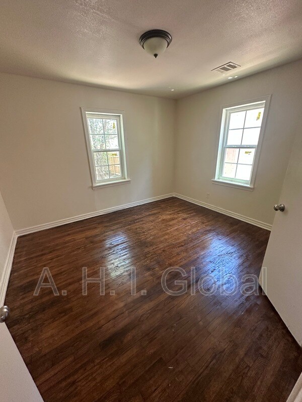 Building Photo - 1619 Bellaire St