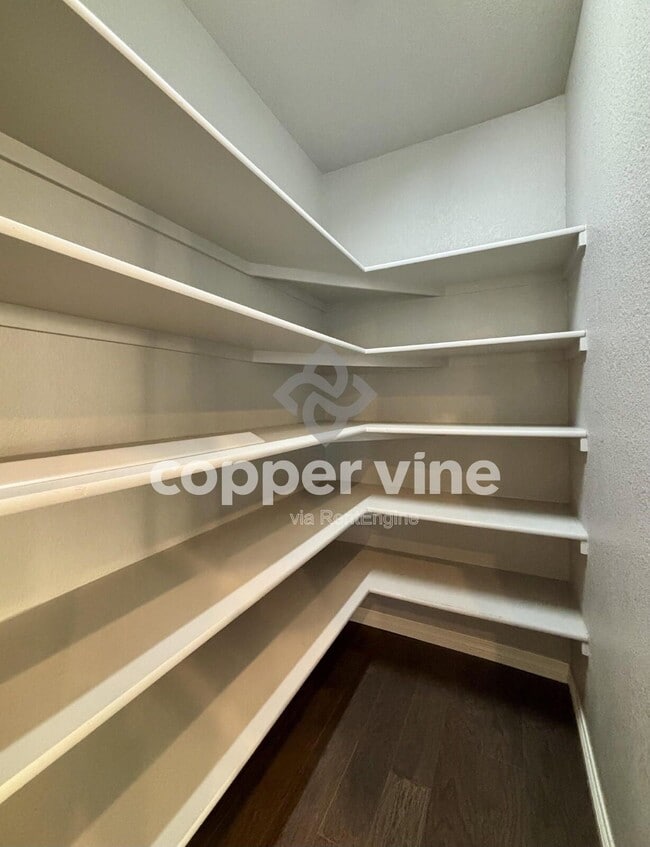 Building Photo - 5189 Thistle Dr