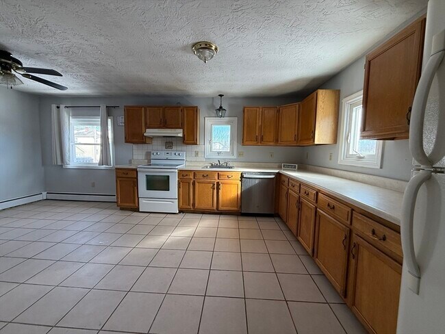 Building Photo - 21 Creston St