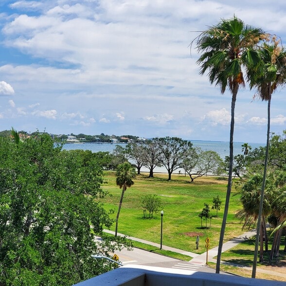 North Shore Park - 1200 N Shore Dr NE