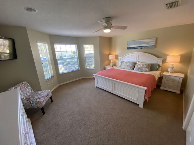 Building Photo - SEASONAL RENTAL in Glenview - 3 Beds, 2 Ba...