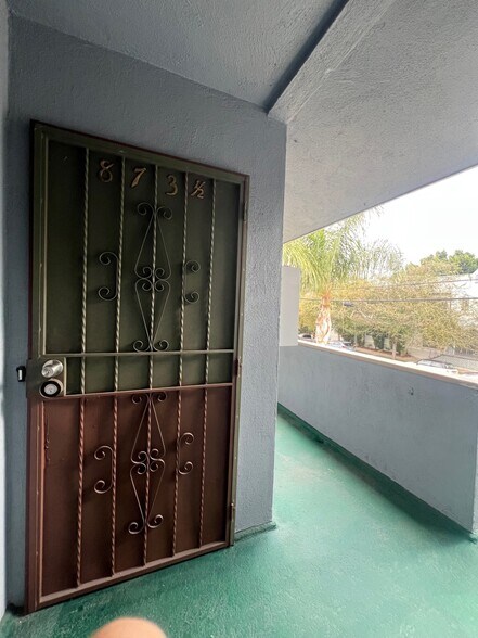 Building Photo - 873 N Hoover St