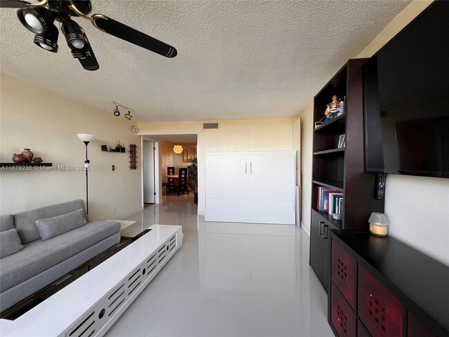 Building Photo - 16300 Golf Club Rd