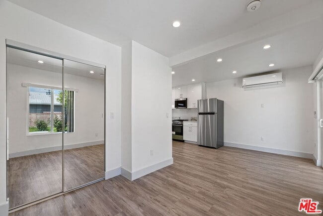 Building Photo - 6229 Sylvia Ave