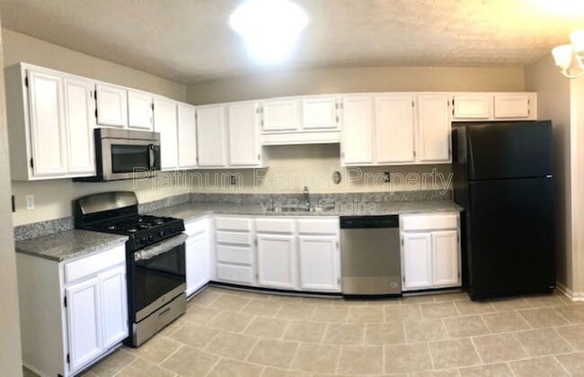 Building Photo - 6574 Meadow Green Cir