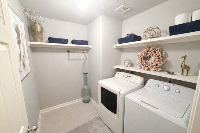 Building Photo - 4215 Oakview Creek Ln