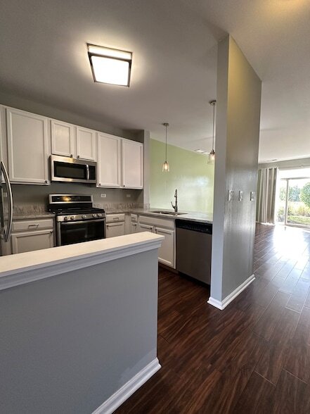 Building Photo - 2409 Golf Ridge Cir