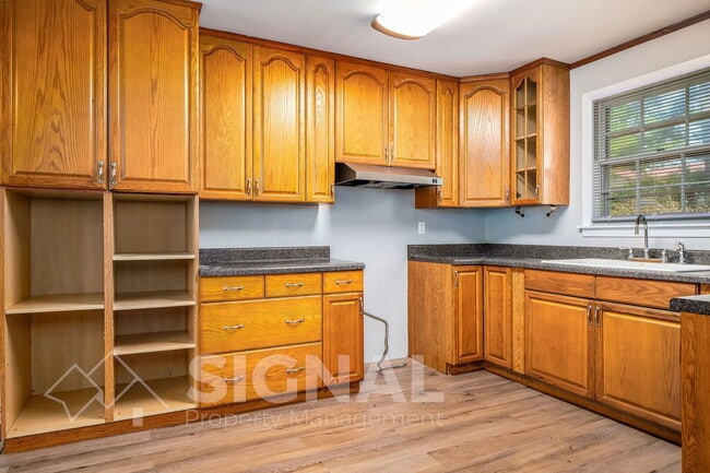 Building Photo - 1288 Hiawatha Dr NE