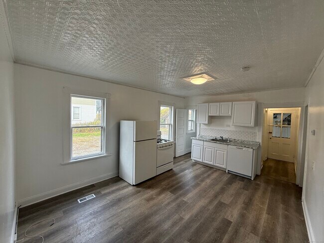 Primary Photo - 174 Brentwood Ave