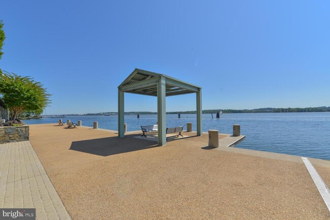 Building Photo - 700 Kahn Pl