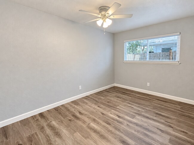 Floorplan - Lone Pine Apartments