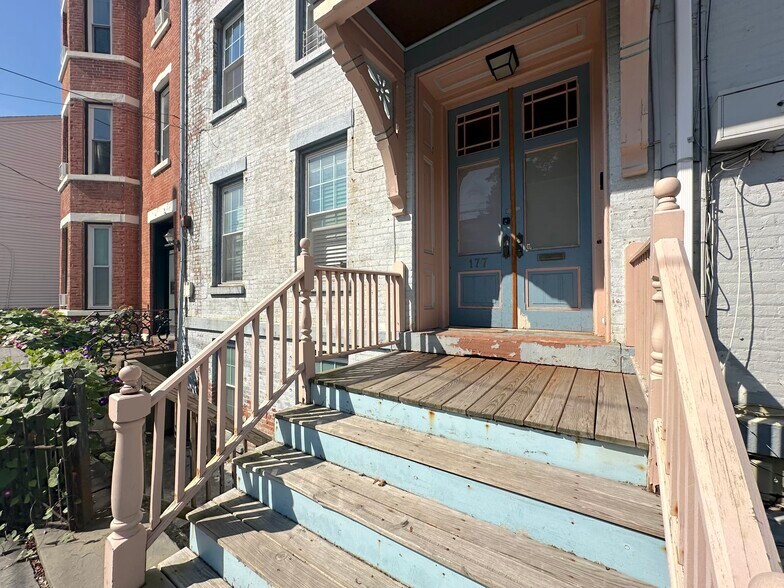 Building Photo - 177 Liberty St