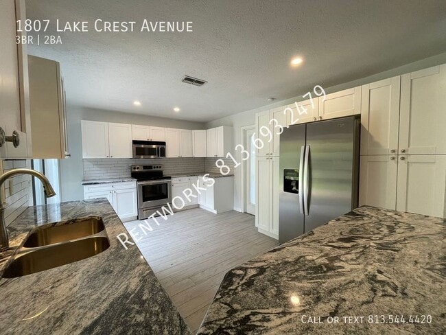 Building Photo - 1807 Lakecrest Ave
