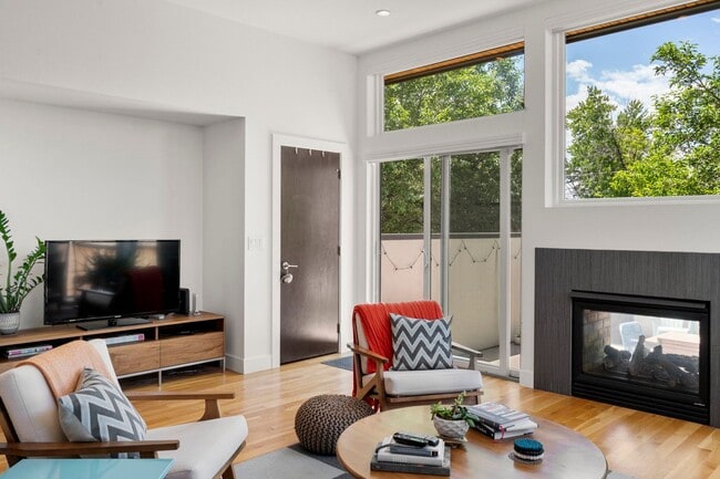 Building Photo - Modern 4BR/3.5BA Duplex with Finished Base...