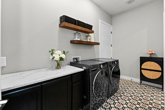 Building Photo - 127 Loysoya St