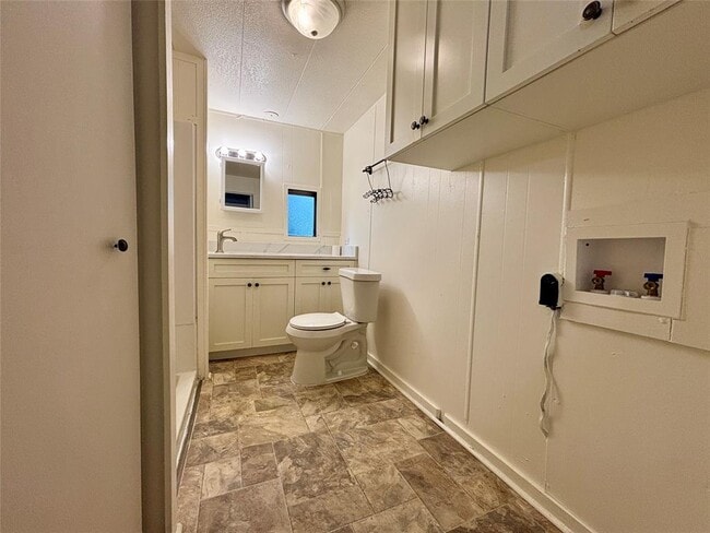 Building Photo - 13405 Commander Cir