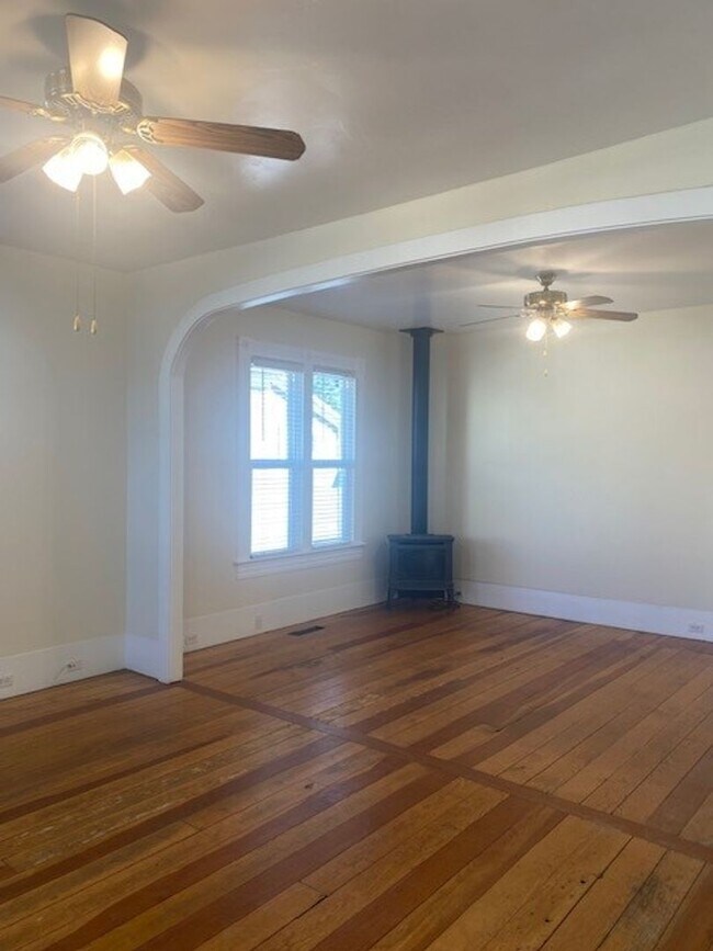Building Photo - 14138 Edgewood Dr