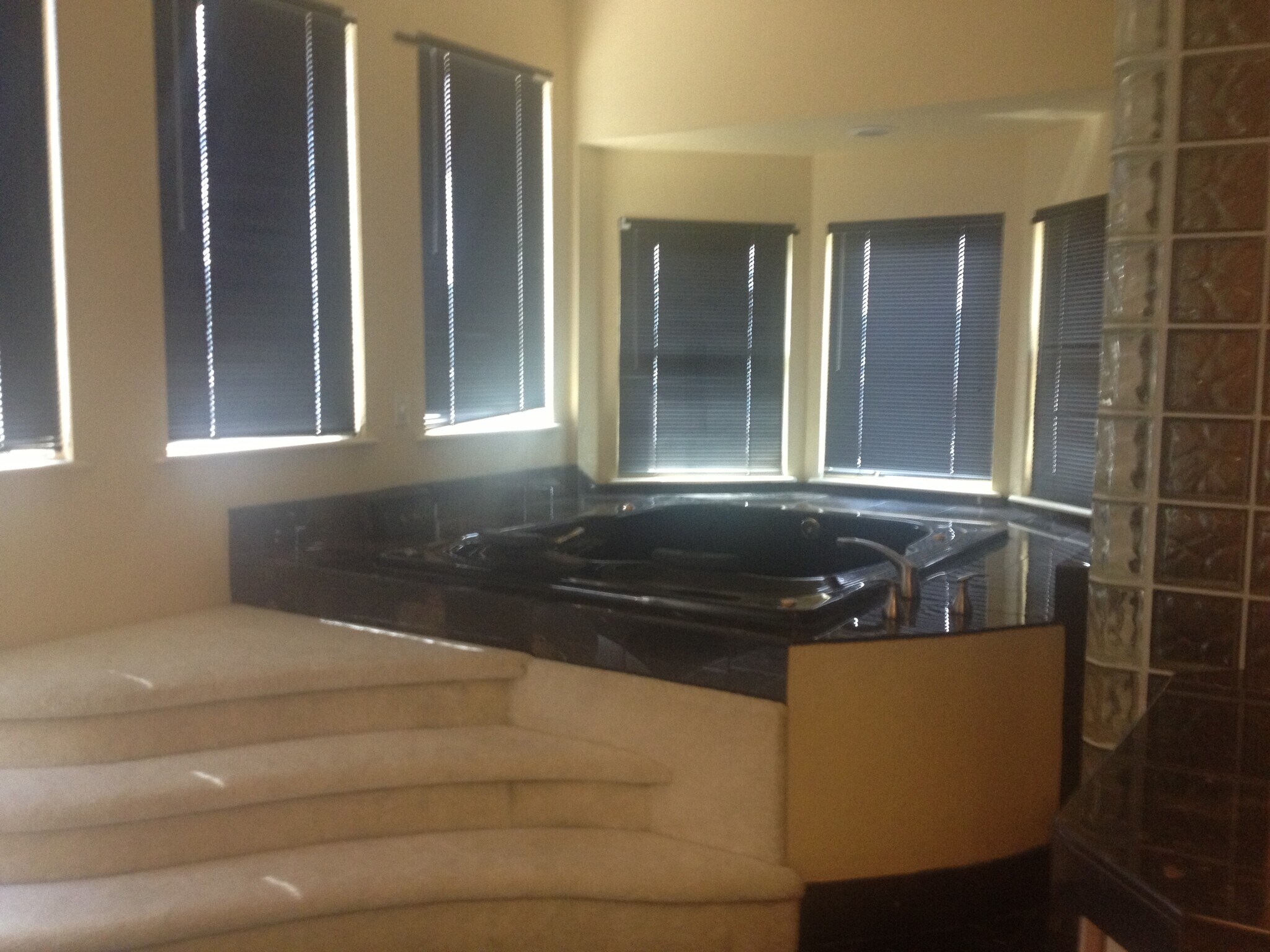 Hot tub - 313 S Victoria Ave