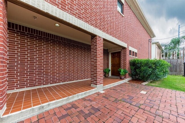 Building Photo - 3027 Buttercup St