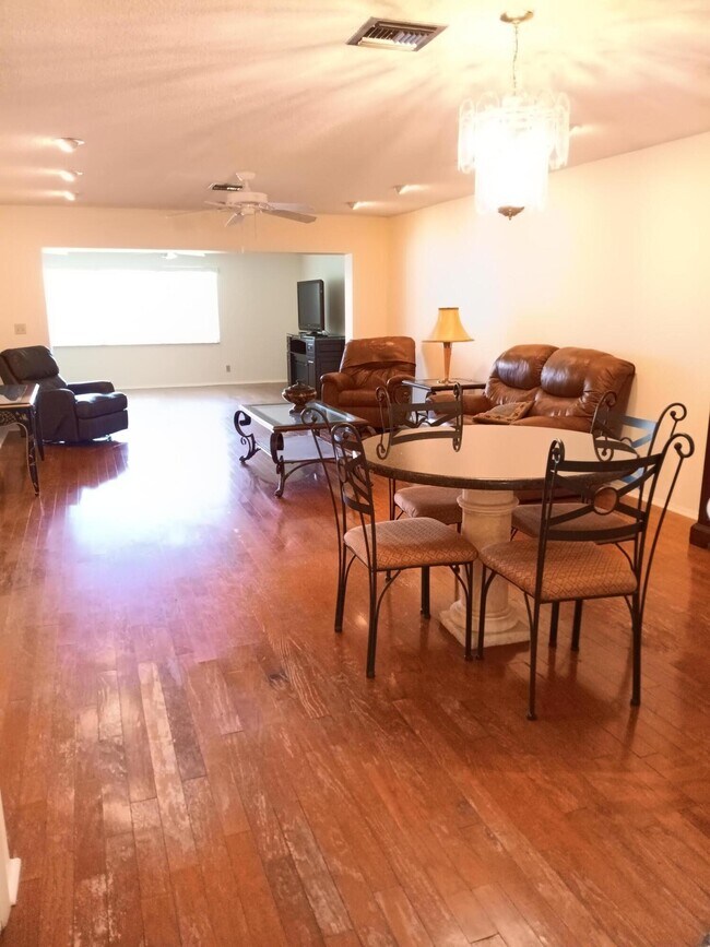 Building Photo - 5730 Fernley Dr E