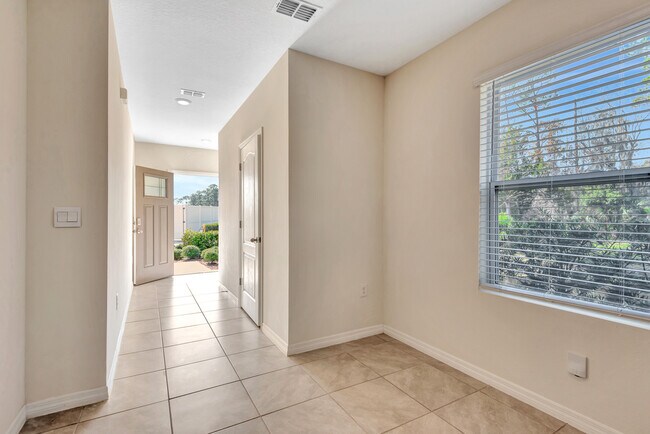 Building Photo - 35 Vista Oaks Ln