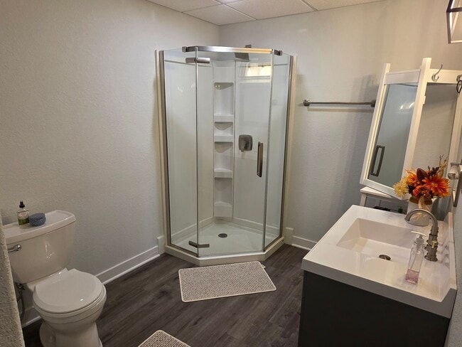 Building Photo - 5 bedroom Pewaukee home in Broken Hill