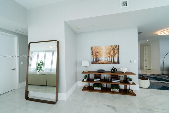 Building Photo - 16901 Collins Ave