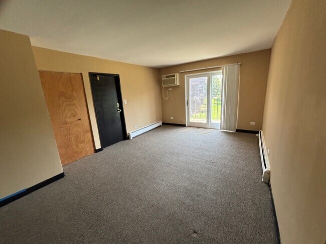 Building Photo - 701 Spruce Ct