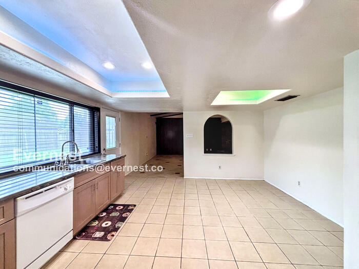 Building Photo - 5538 W Ridgecreek Dr