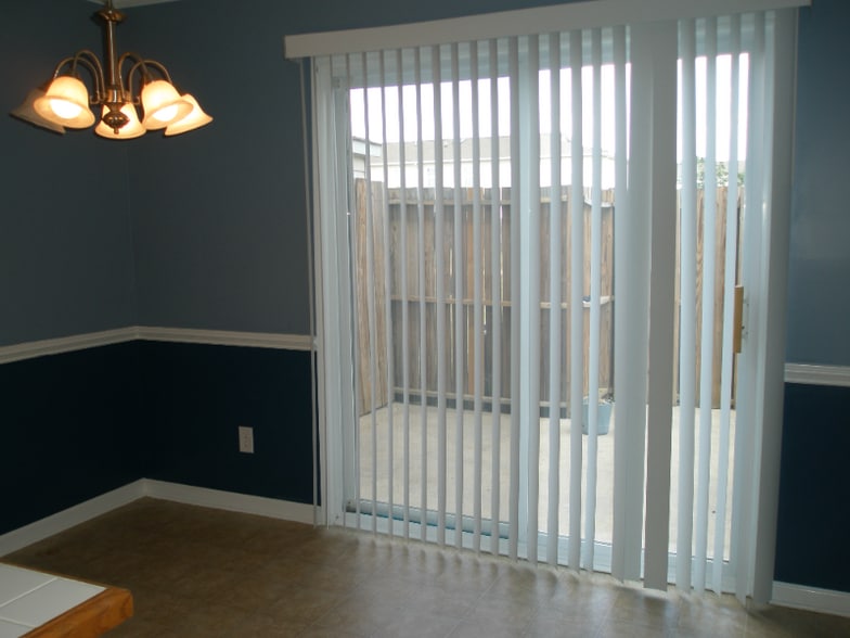 Building Photo - 2330 Vineyard Dr